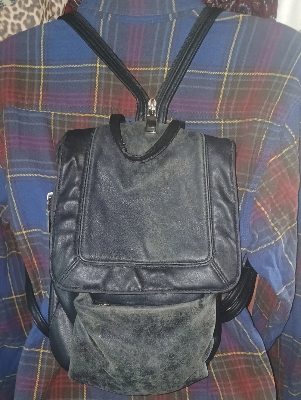 Wilsons Leather Y2K Vintage Black Leather Backpack Broken Magnetic Snap